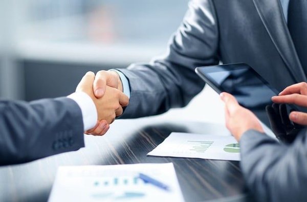 Quels avantages offre un courtier en financement ?